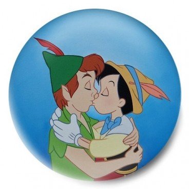 Peter Pan y Pinocho Gay beso